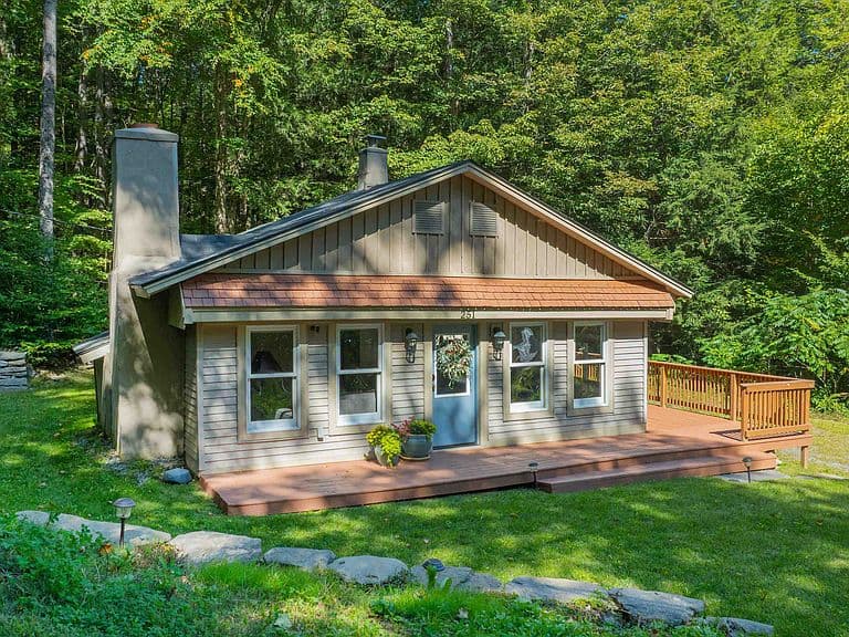 251 Quarry Road photo 2