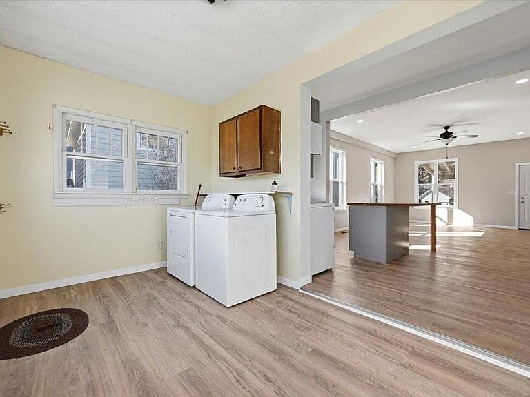 8 Parkdale Ave photo 2