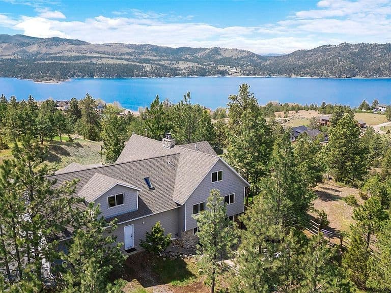 4025 Lake Point Dr photo 2