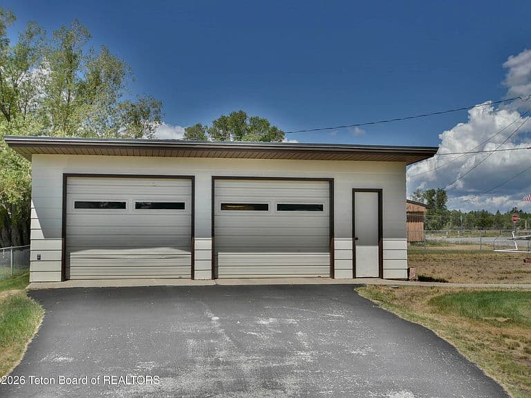 382 N Maybell Ave photo 4