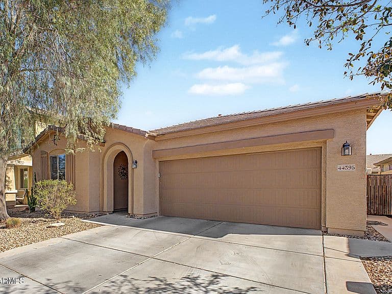 44395 W Bailey Drive photo 2