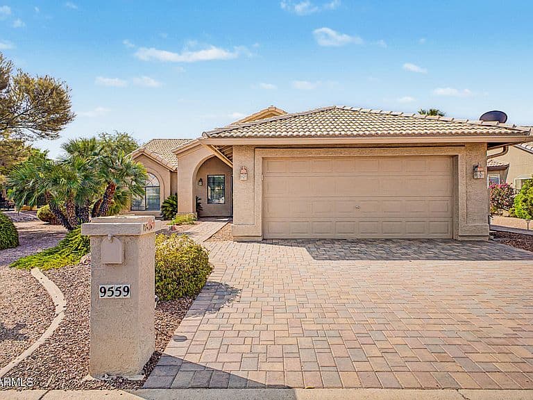 9559 E Sunburst Drive photo 1
