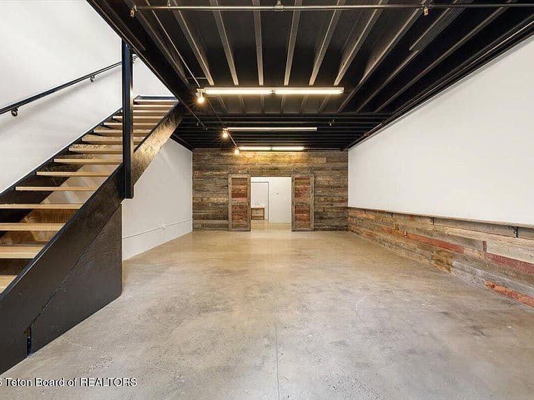 1113 W Highway 22 photo 2