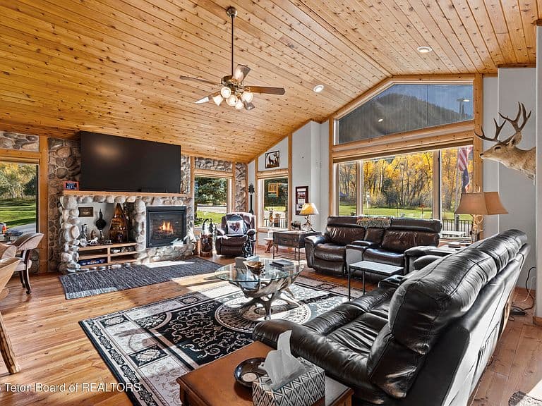 1411 Hardman Rd photo 5