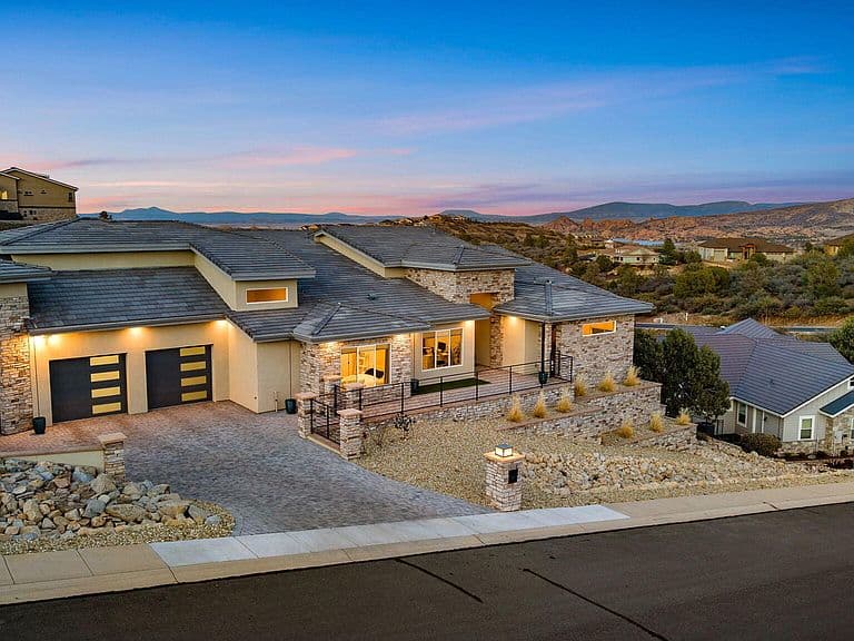 124 ROTONDA Way photo 3