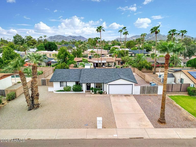 5009 E LAUREL Lane photo 2