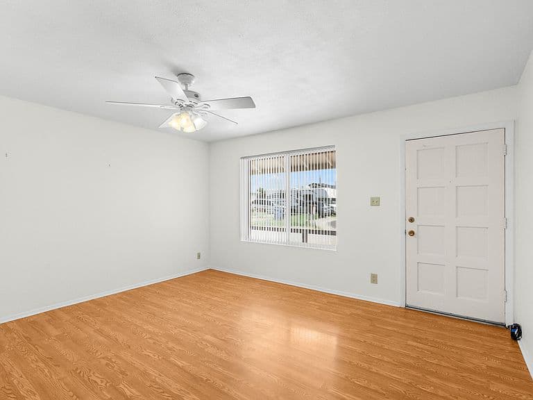 17642 N 16TH Avenue photo 5