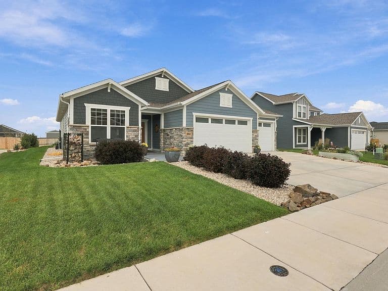 602 Solomon Ct photo 2