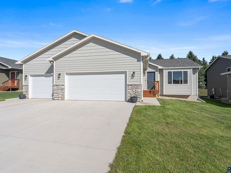 3312 N Geneva Trl photo 2