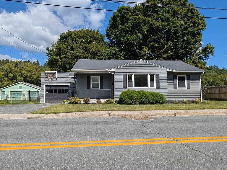 411 Concord Avenue photo 2