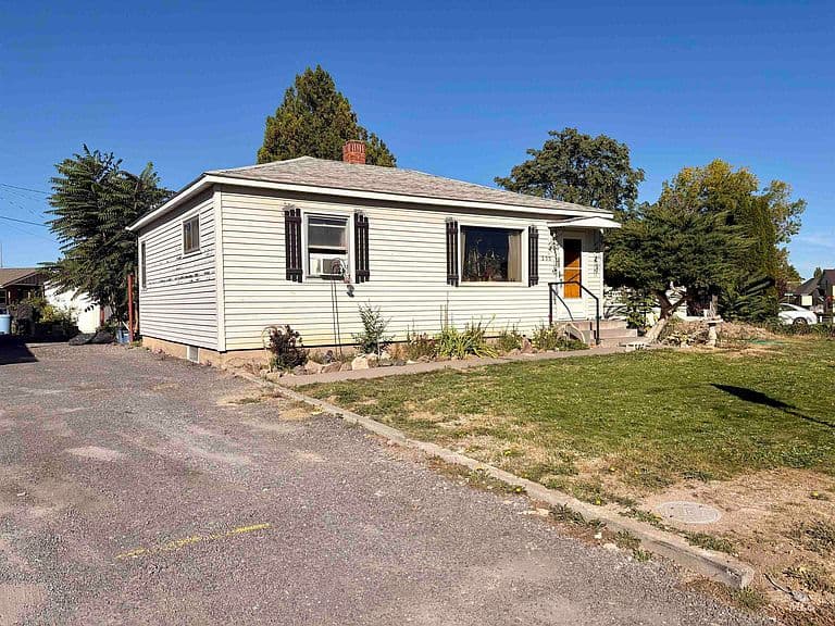 253 Blue Lakes Blvd photo 3