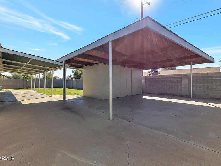 4057 W ROSE Lane photo 3
