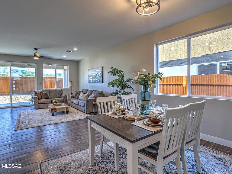 225 S Richmond Dr photo 2