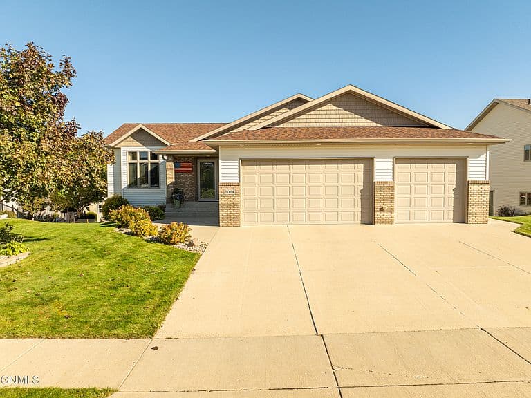 5024 Driftwood Ln photo 1