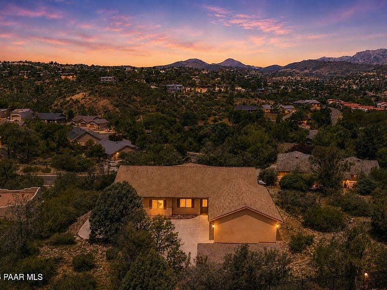 2457 Desert Willow Dr photo 1