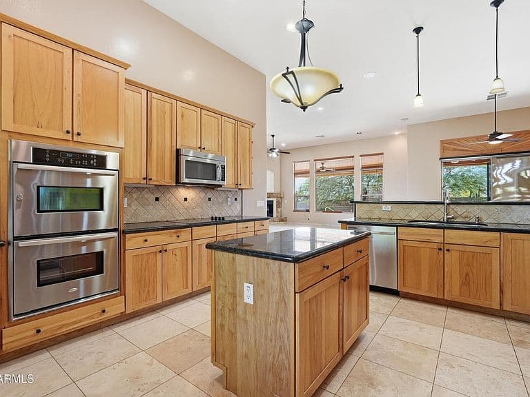 31 E DESERT HILLS Drive photo 1