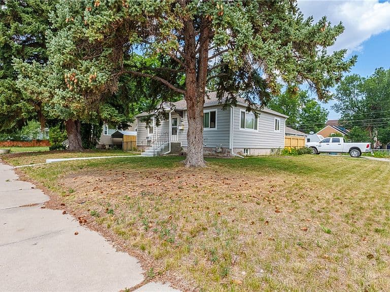 1003 Avenue B photo 3