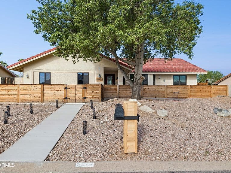 14652 N El Pueblo Boulevard N photo 1