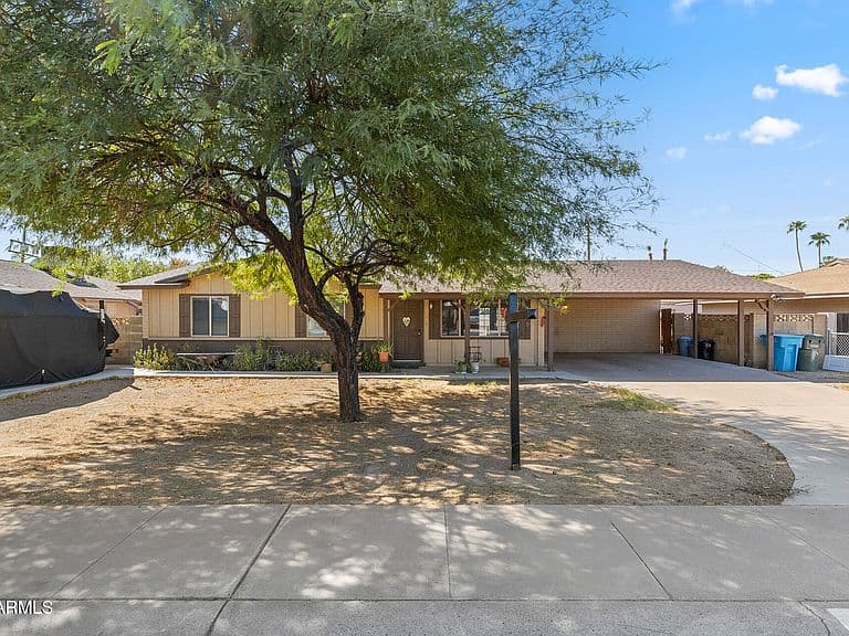 2321 W ROSE Lane photo 1