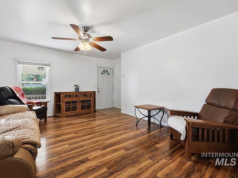 308 S Garland St photo 5