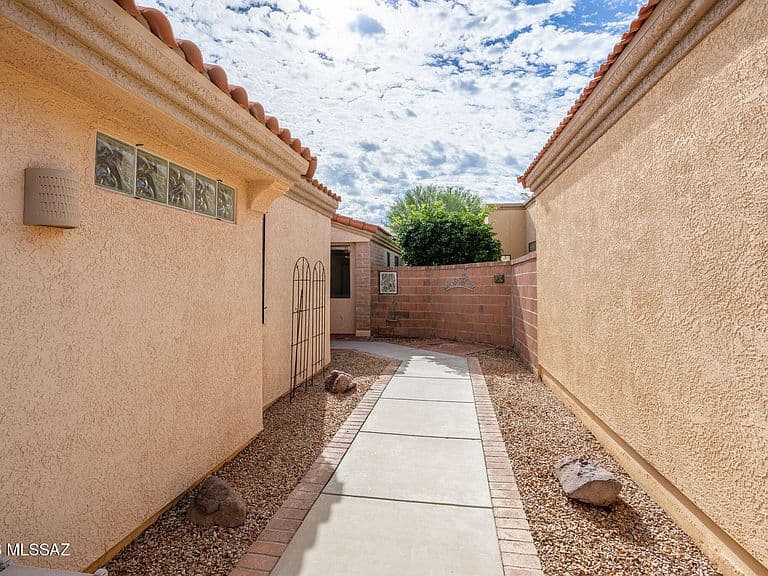352 N Royal Bell Dr photo 3