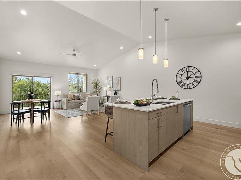 522 N Great Northern photo 3