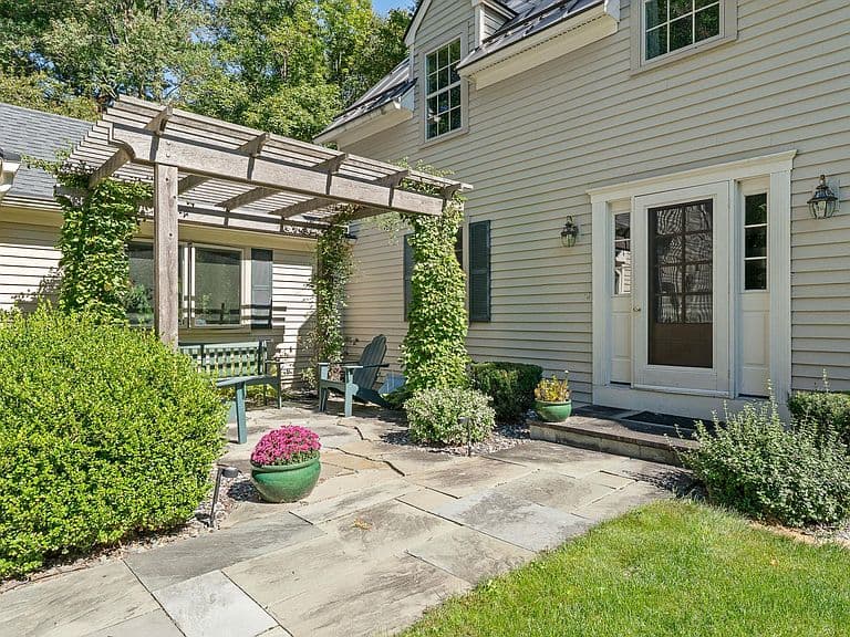 160 Heritage Lane photo 2