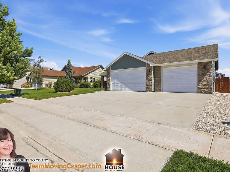 2573 Waterford St photo 3