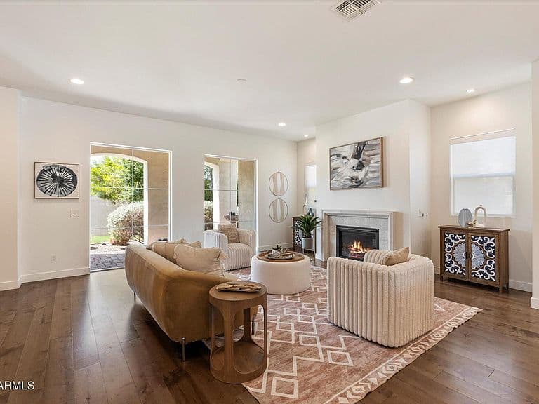 640 W ECHO Lane photo 2
