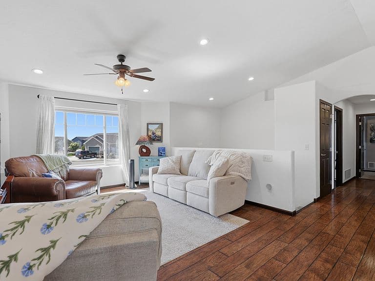 826 Dirk Ct photo 3