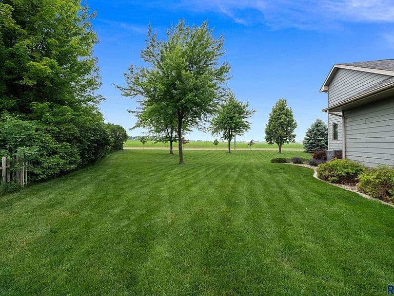 507 Erin Cir photo 5