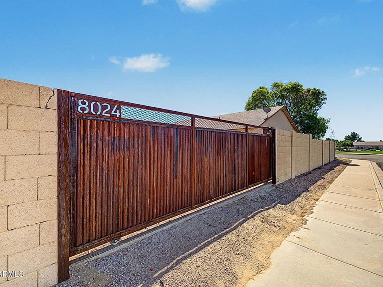 8024 E DOVER Street photo 4