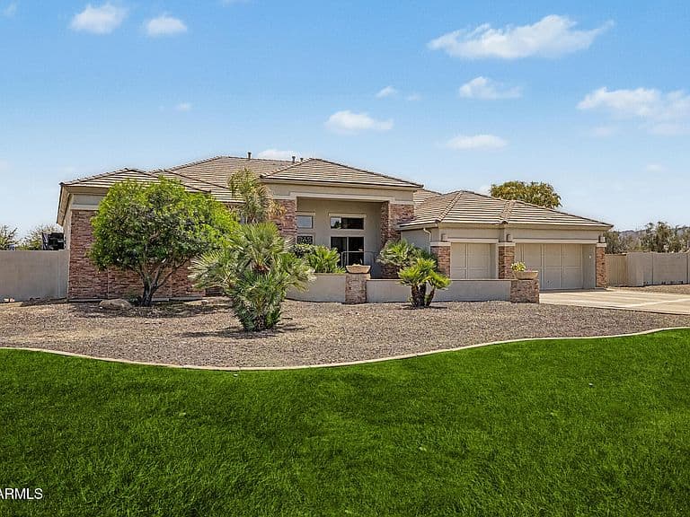 18209 W NORTH Court photo 3