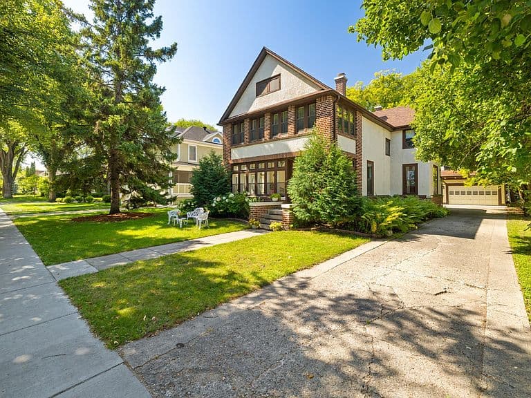 911 8th St S photo 1