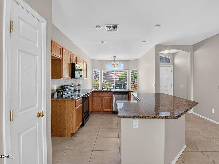 14207 W COLUMBUS Avenue photo 5