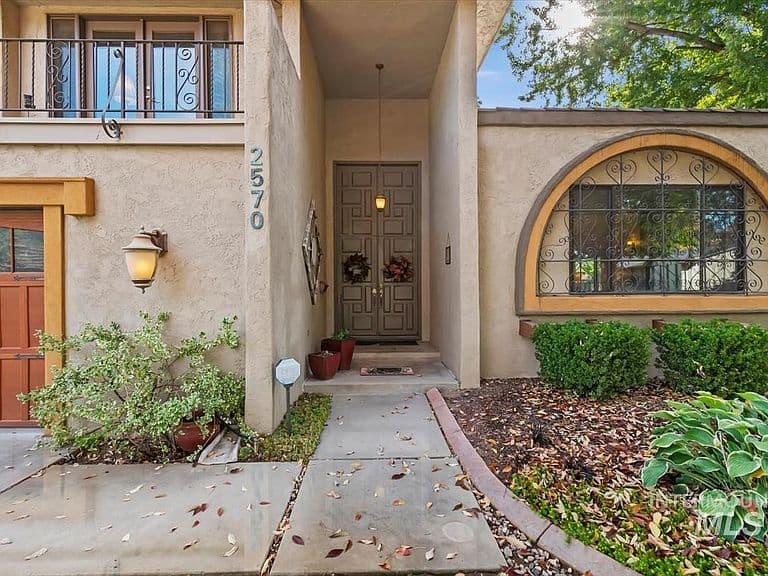 2570 N Bruins Cir photo 2