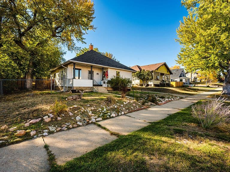 636 Clarendon Ave photo 4