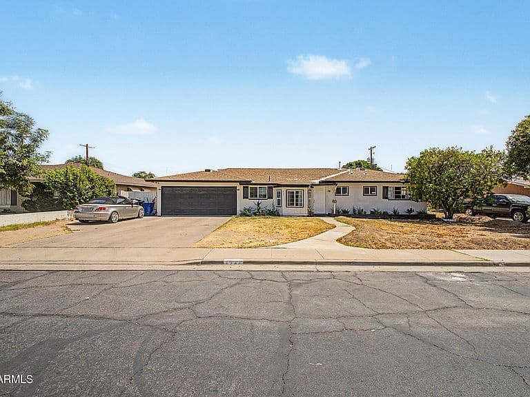 1347 E 2ND Street photo 2