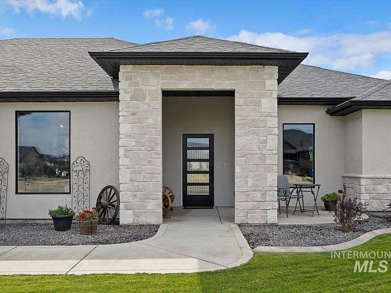 1597 Tule Dr photo 3