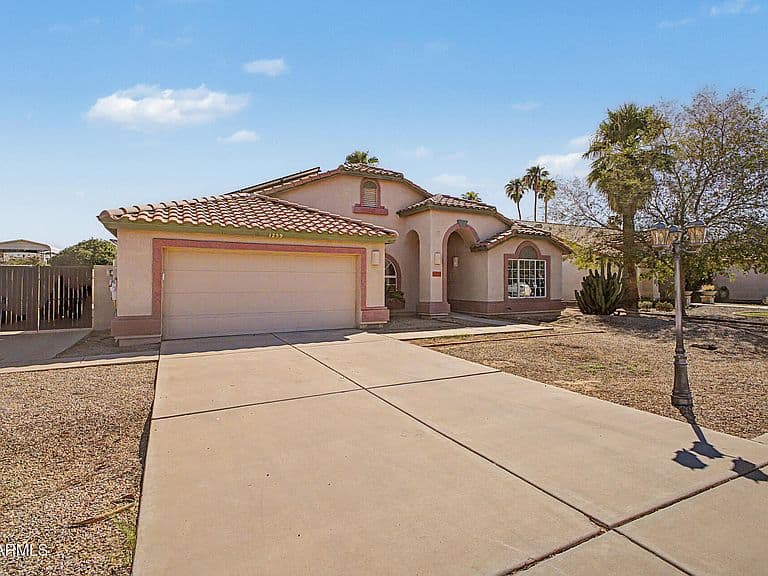 1259 E SUNSET Drive photo 3