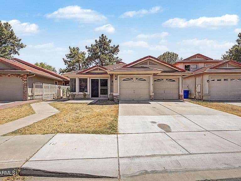5751 W DEL RIO Street photo 2