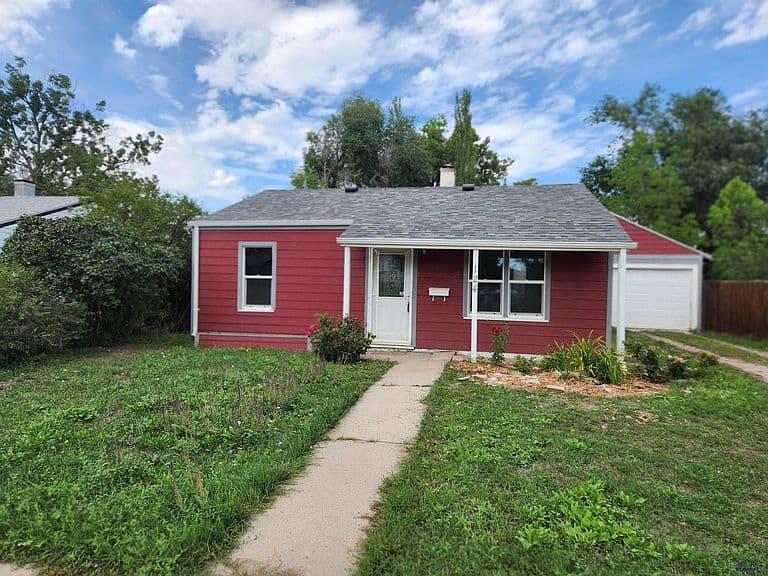 124 E Saint Anne St photo 1