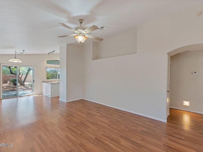 4911 W Wikieup Lane photo 2
