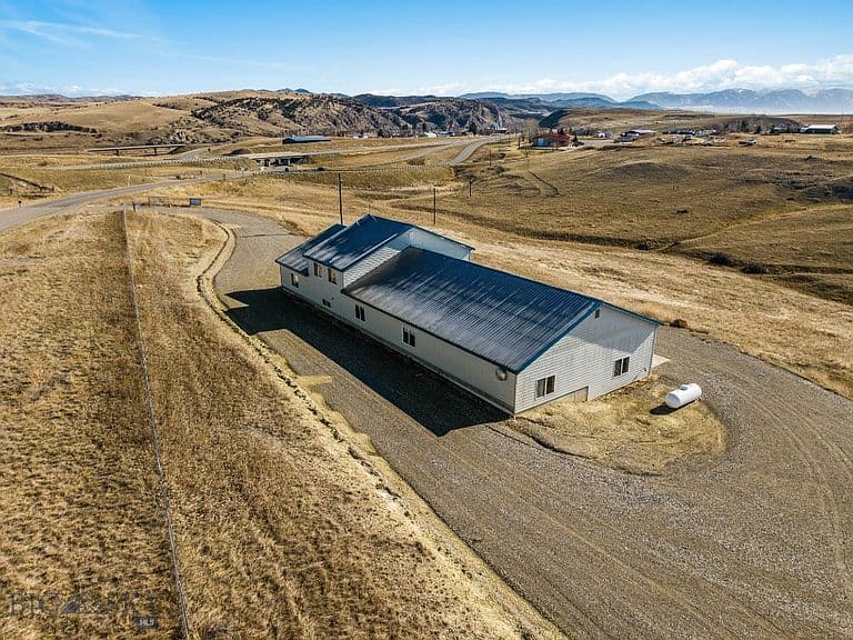 300 Buffalo Jump Rd photo 3