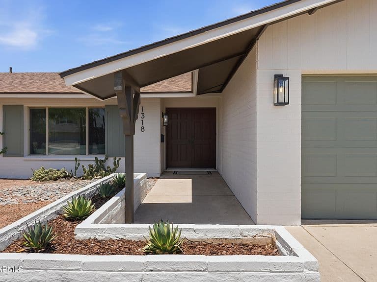 1318 E LA JOLLA Drive photo 3