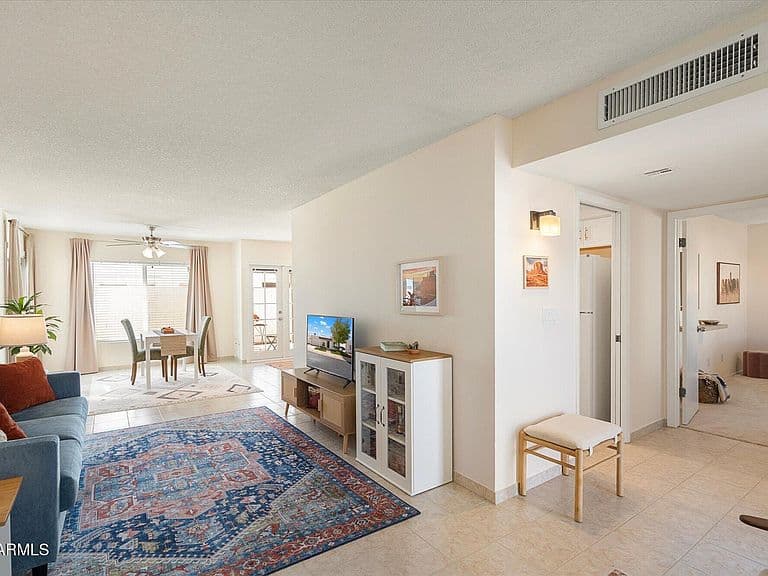 1007 E VILLA MARIA Drive photo 5