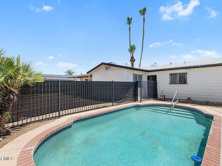 3710 W CARON Street photo 3