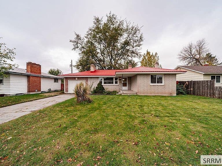 1300 Bower Dr photo 2
