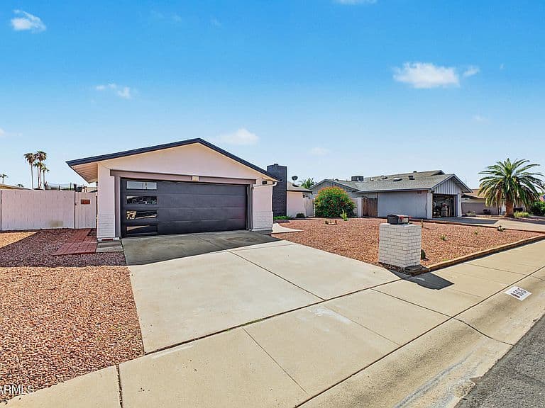 5515 W CAROL ANN Way photo 3