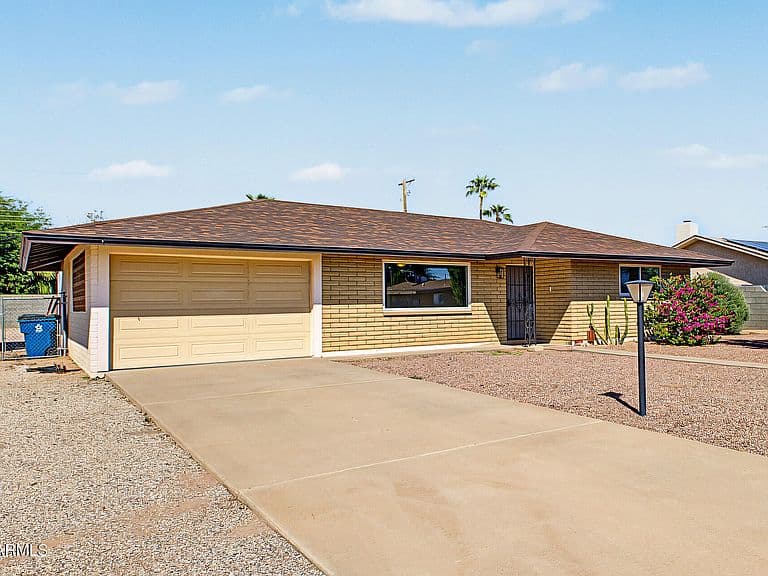 1008 E FRIAR Avenue photo 4
